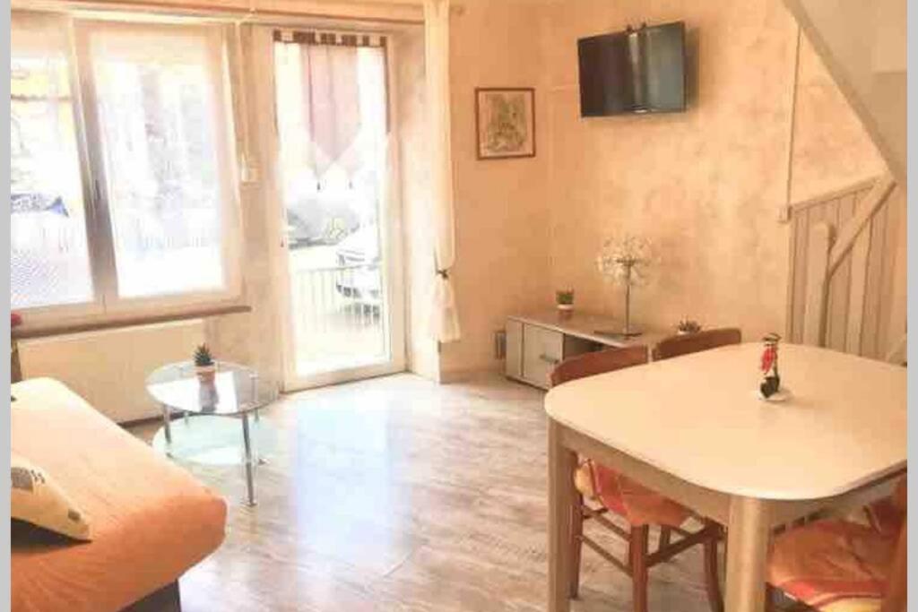Petite Maison Au Coeur De L Auvergne Jumeaux Экстерьер фото